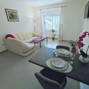 Appartamento Lina At The
